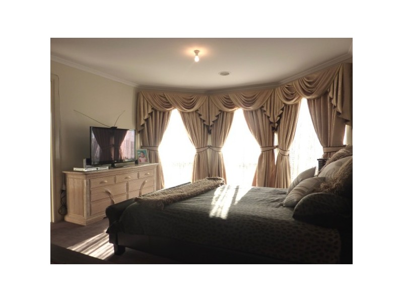 54 Delatite Way, Skye VIC 3977