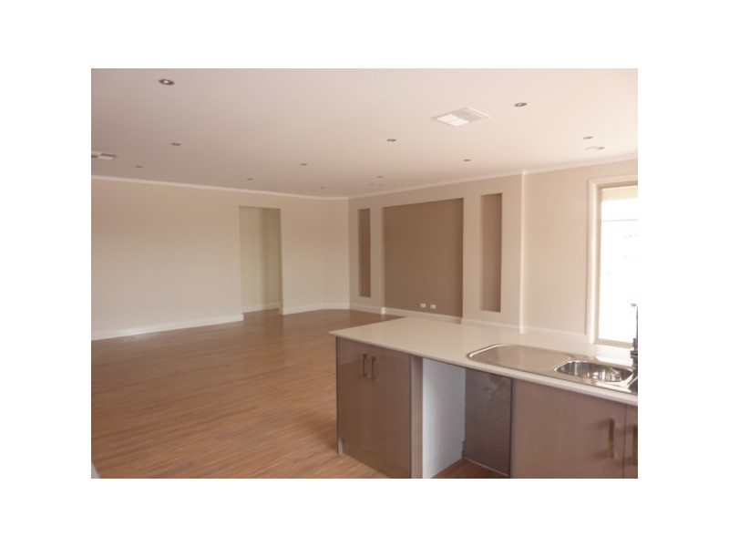 71 Diamond Parade, Skye VIC 3977