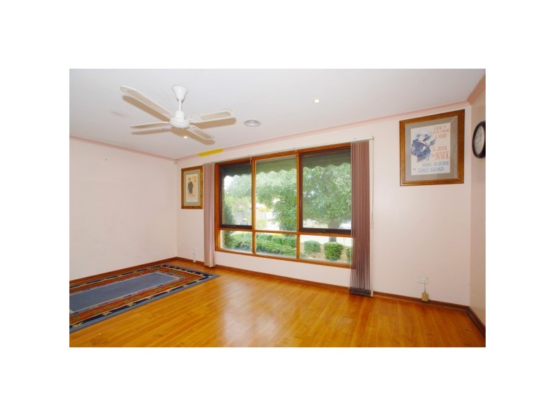 8 Paras Drive, Carrum Downs VIC 3201