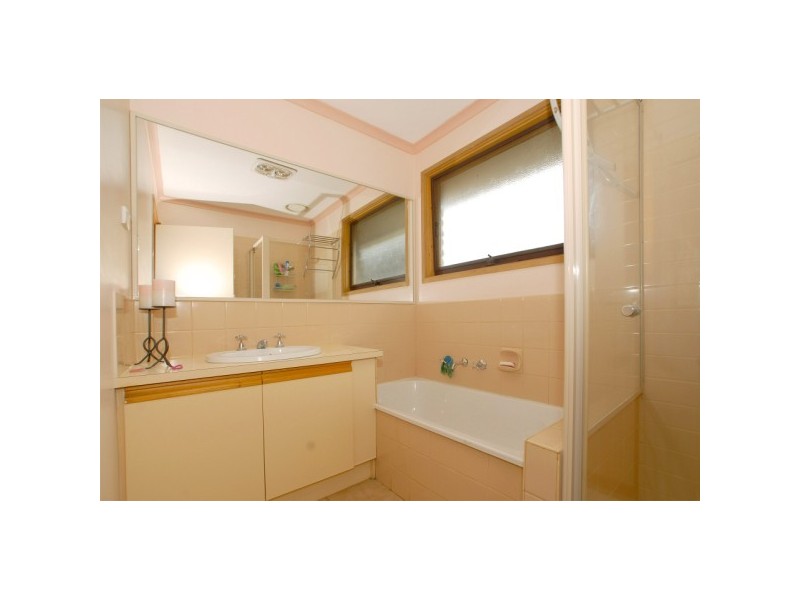 8 Paras Drive, Carrum Downs VIC 3201