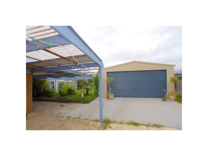 8 Paras Drive, Carrum Downs VIC 3201