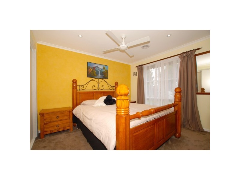 8 Gamble Road, Carrum Downs VIC 3201