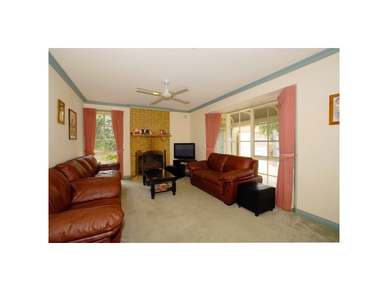 25 Oakwood Drive, Carrum Downs VIC 3201