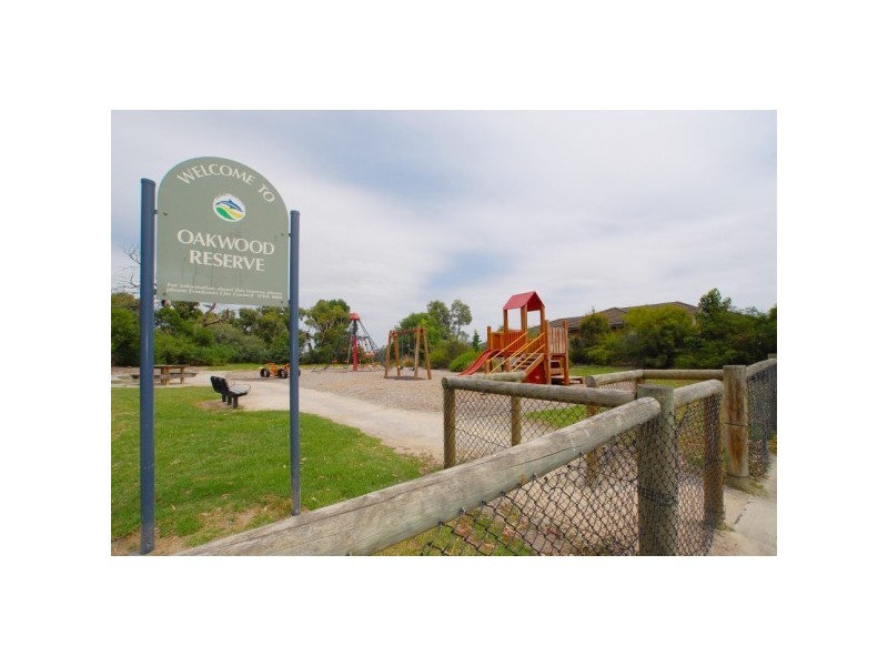 25 Oakwood Drive, Carrum Downs VIC 3201