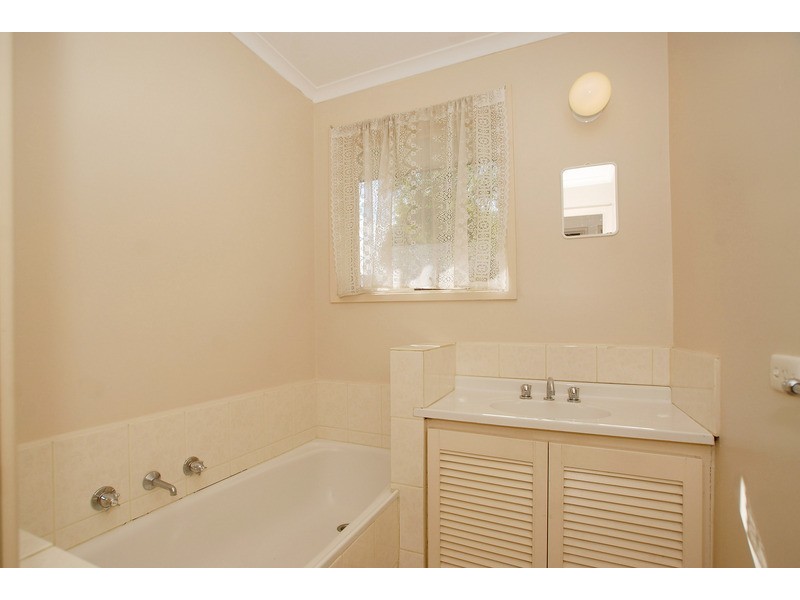 50 Paddington Avenue, Carrum Downs VIC 3201