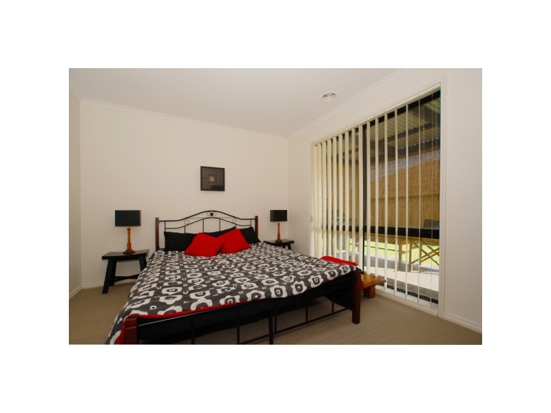 33 Lansell Court, Carrum Downs VIC 3201
