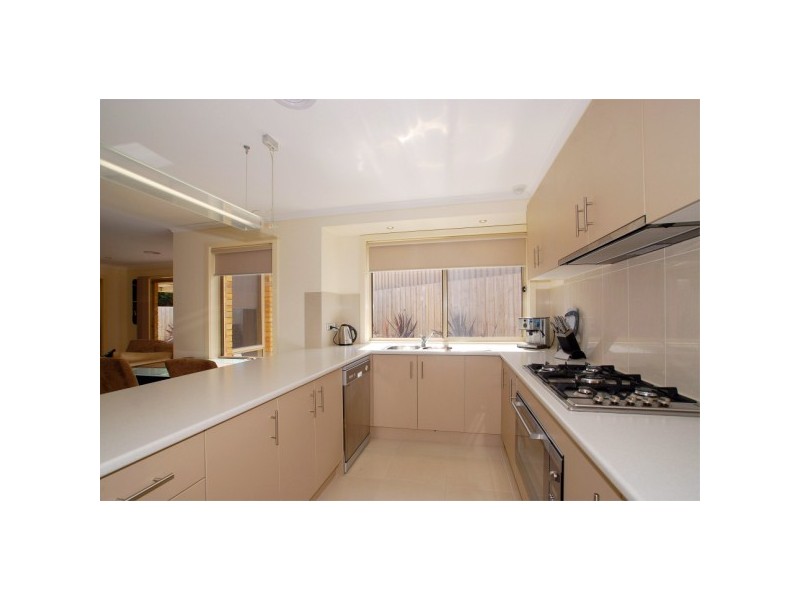 2/11 Mulberry Court, Cranbourne North VIC 3977