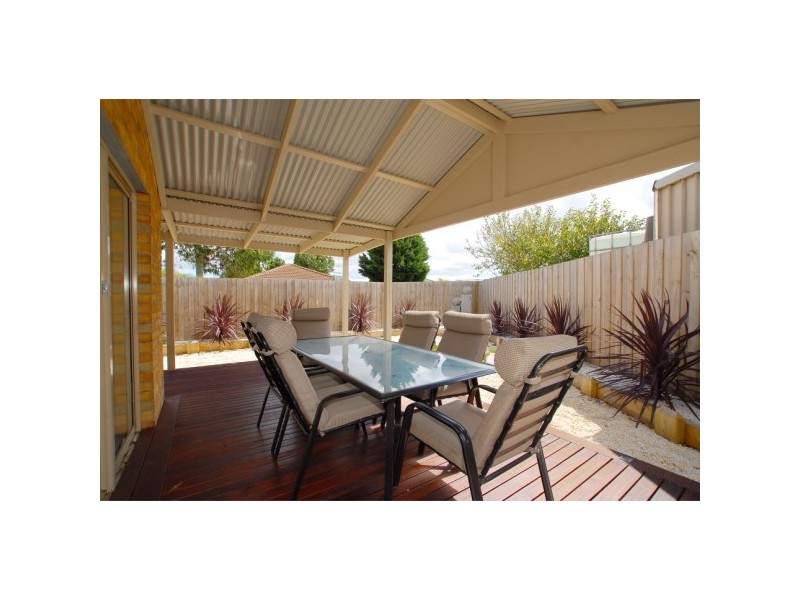 2/11 Mulberry Court, Cranbourne North VIC 3977