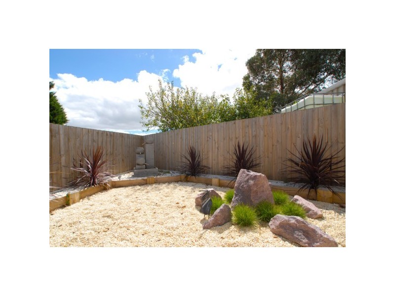 2/11 Mulberry Court, Cranbourne North VIC 3977