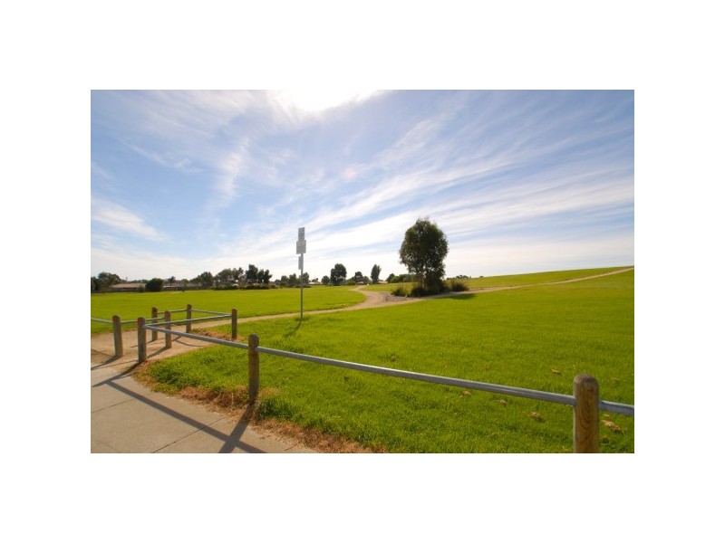 62 Sandfield Drive, Carrum Downs VIC 3201