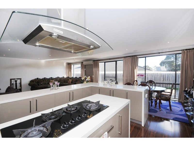 2 Flora Park Way, Carrum Downs VIC 3201