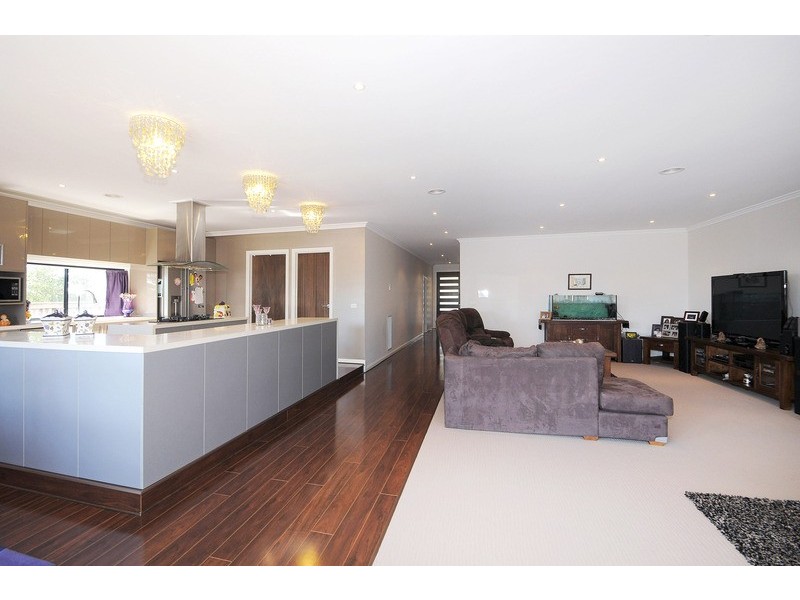 2 Flora Park Way, Carrum Downs VIC 3201