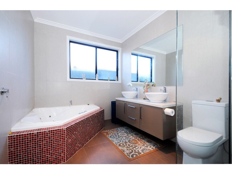 2 Flora Park Way, Carrum Downs VIC 3201