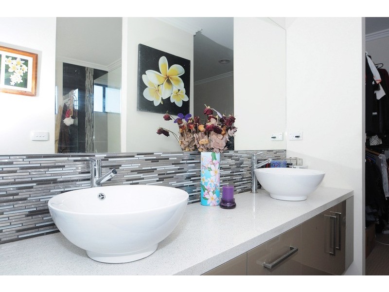 2 Flora Park Way, Carrum Downs VIC 3201