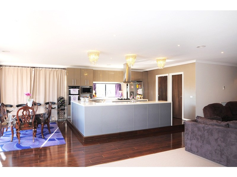 2 Flora Park Way, Carrum Downs VIC 3201