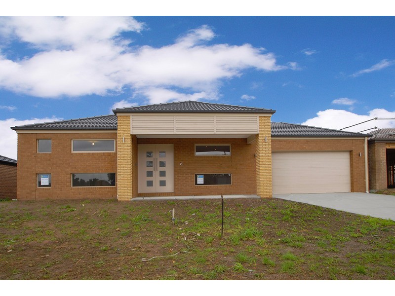 71 Diamond Parade, Skye VIC 3977