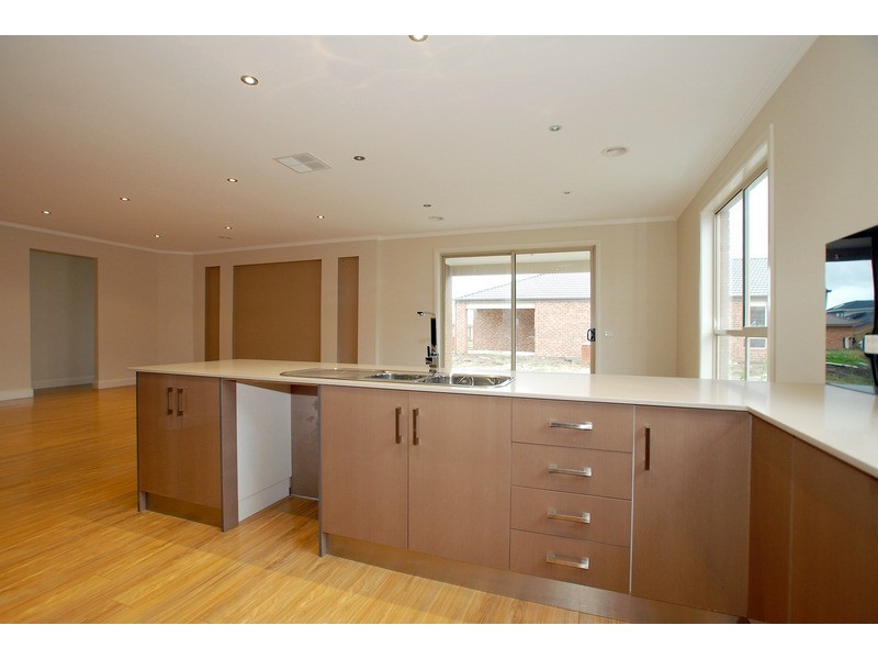 71 Diamond Parade, Skye VIC 3977