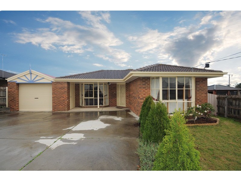 4 Strathearn Court, Carrum Downs VIC 3201