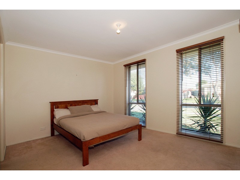 33 Oberon Drive, Carrum Downs VIC 3201