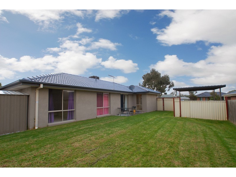 33 Oberon Drive, Carrum Downs VIC 3201