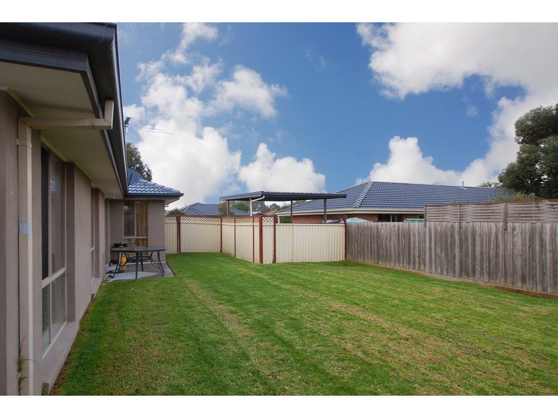 33 Oberon Drive, Carrum Downs VIC 3201