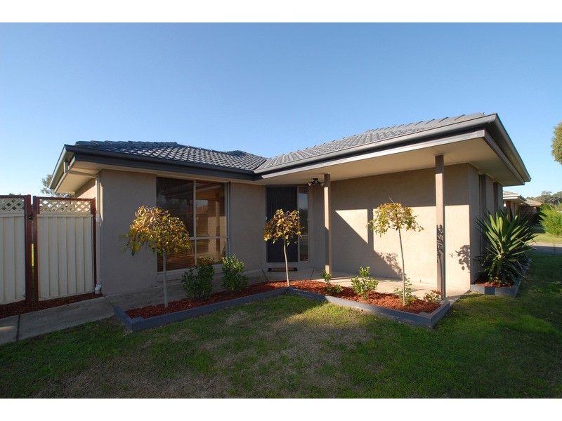 33 Oberon Drive, Carrum Downs VIC 3201