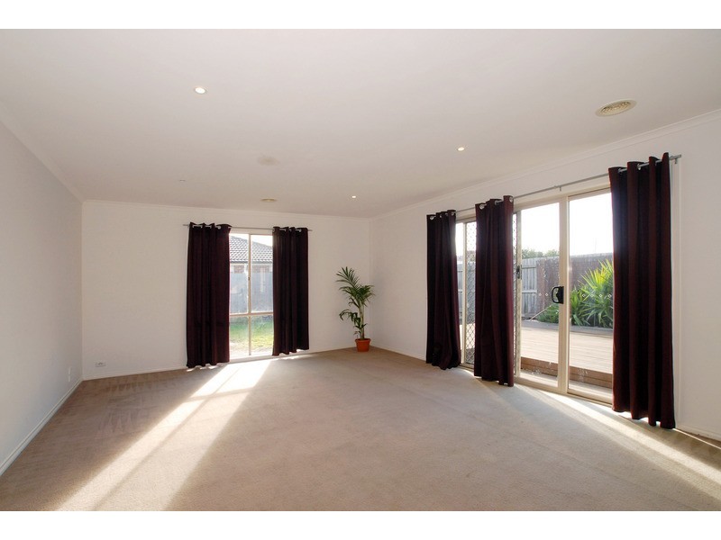 5 Vivi Court, Skye VIC 3977