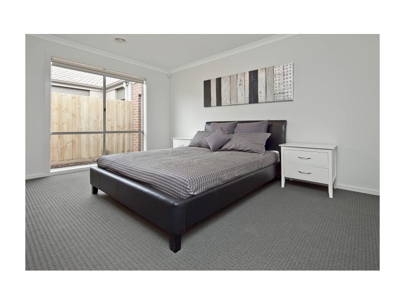 1/68 Fairhaven Boulevard, Cranbourne West VIC 3977