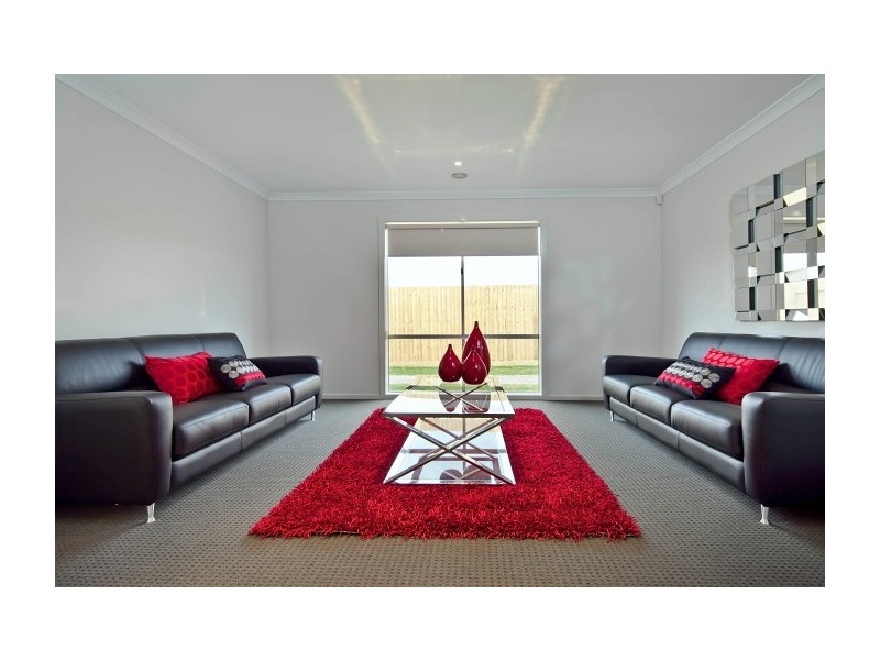 2/68 Fairhaven Boulevard, Cranbourne VIC 3977