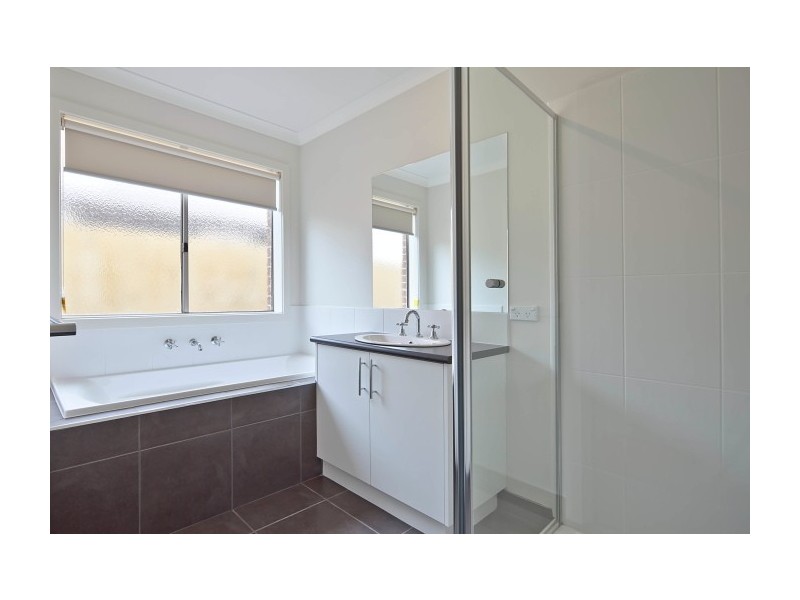 2/68 Fairhaven Boulevard, Cranbourne VIC 3977