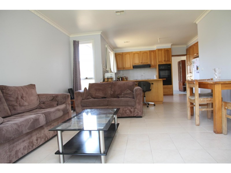 4 Duke Court, Skye VIC 3977