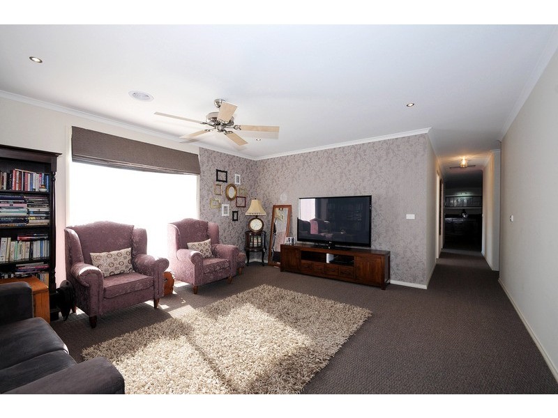 53 Diamond Parade, Skye VIC 3977