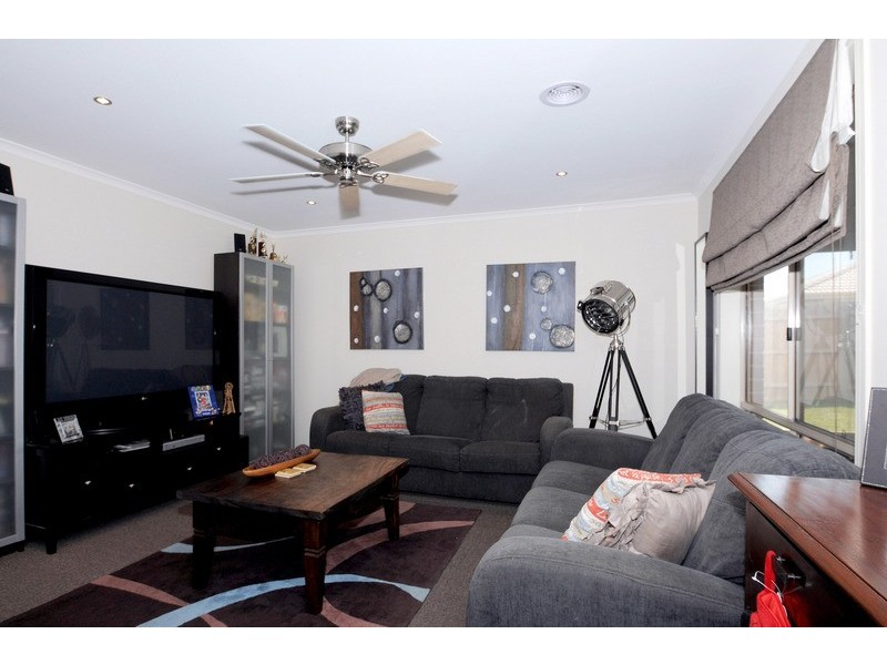 53 Diamond Parade, Skye VIC 3977