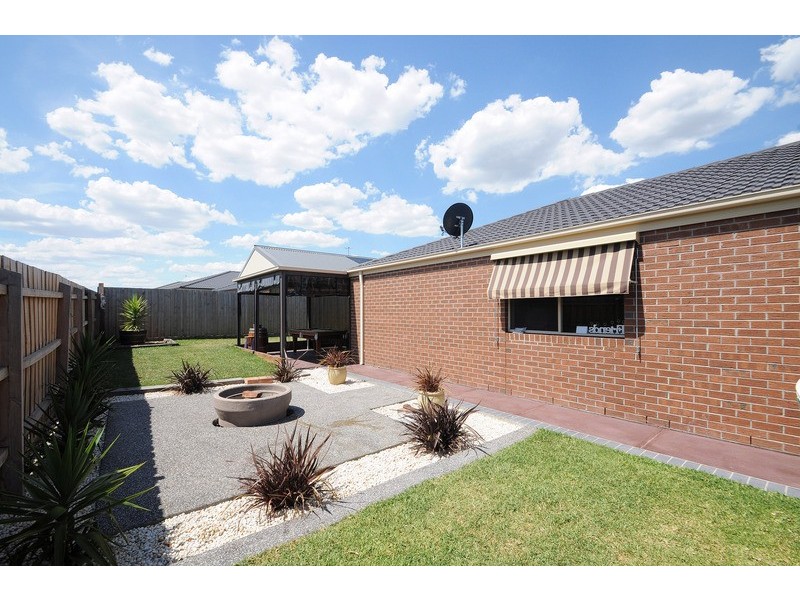 53 Diamond Parade, Skye VIC 3977