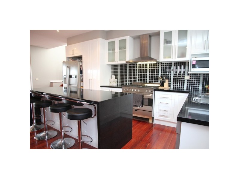 18 Golden Way, Skye VIC 3977