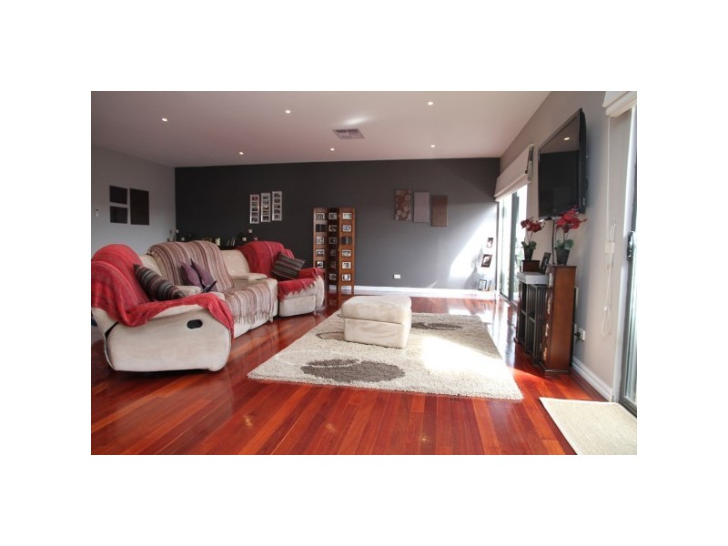 18 Golden Way, Skye VIC 3977