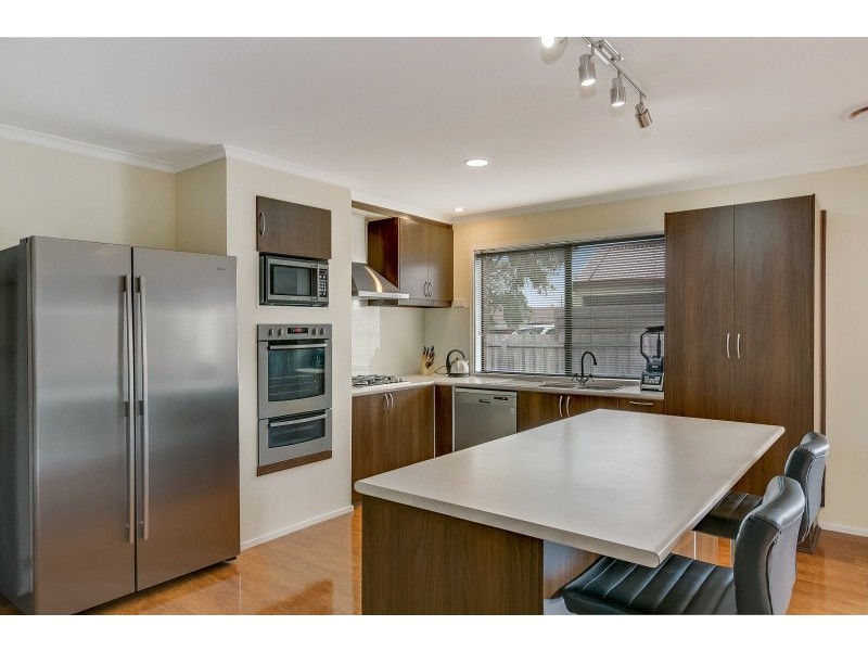 8 Tolga Close, Carrum Downs VIC 3201