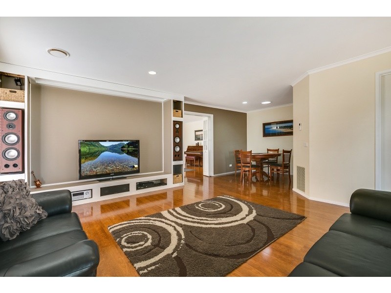8 Tolga Close, Carrum Downs VIC 3201