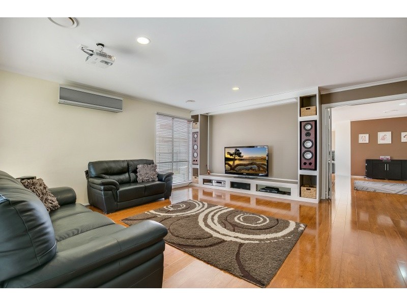 8 Tolga Close, Carrum Downs VIC 3201