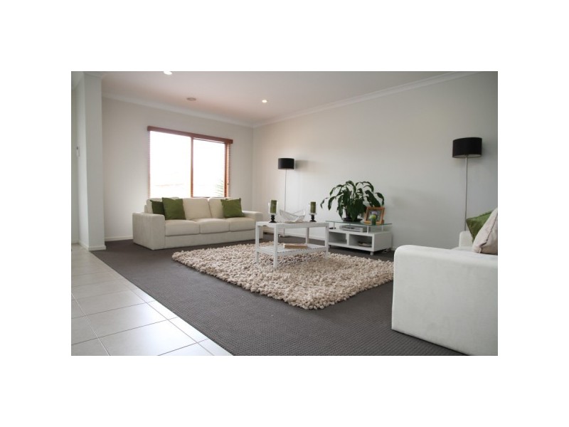 17 Sky Way, Carrum Downs VIC 3201