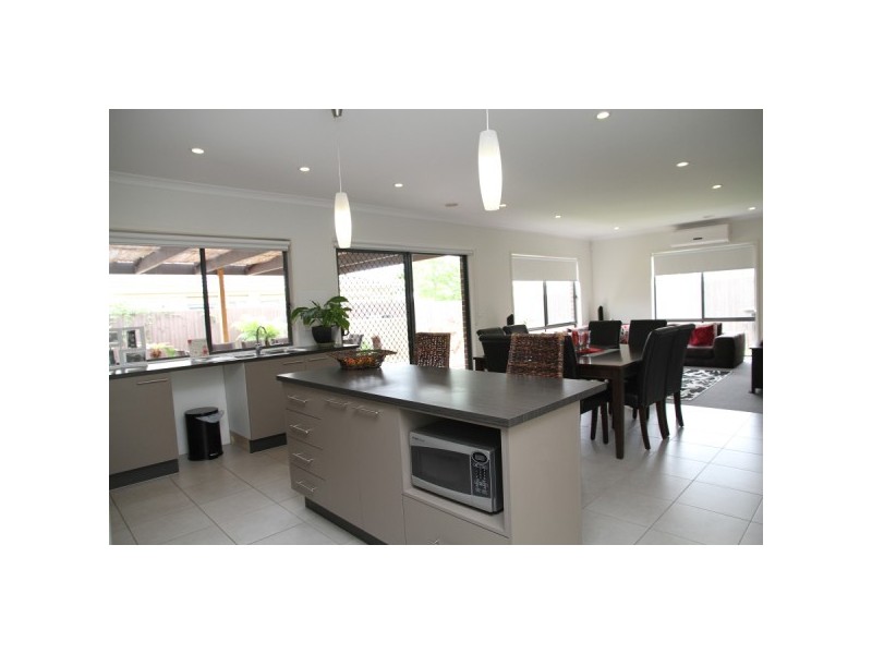 17 Sky Way, Carrum Downs VIC 3201