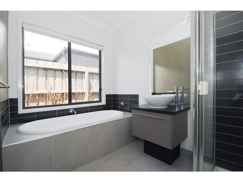 17 Sky Way, Carrum Downs VIC 3201