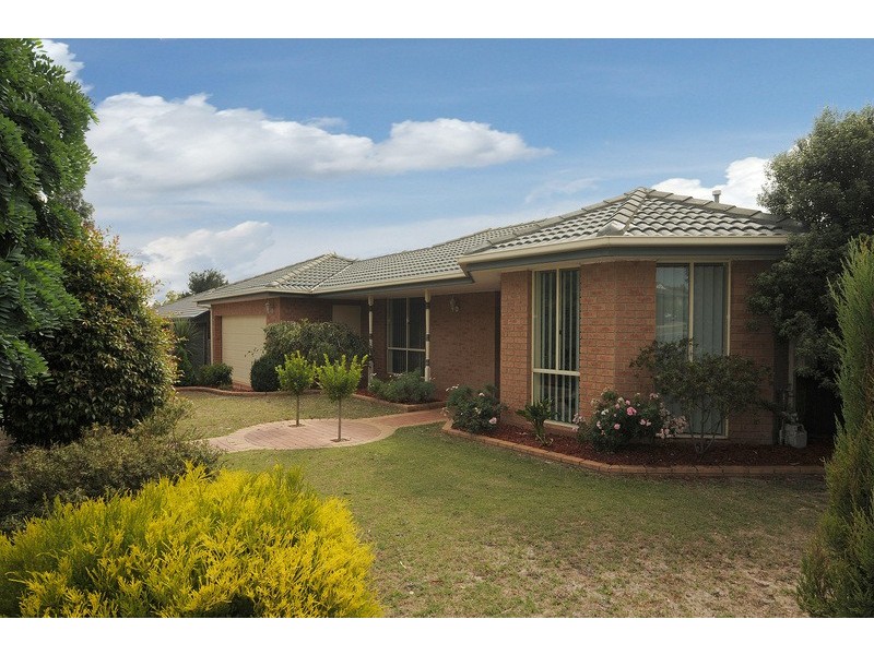 8 Jason Rd, Carrum Downs VIC 3201