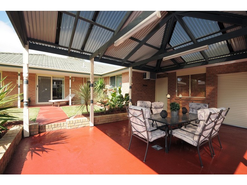 8 Jason Rd, Carrum Downs VIC 3201