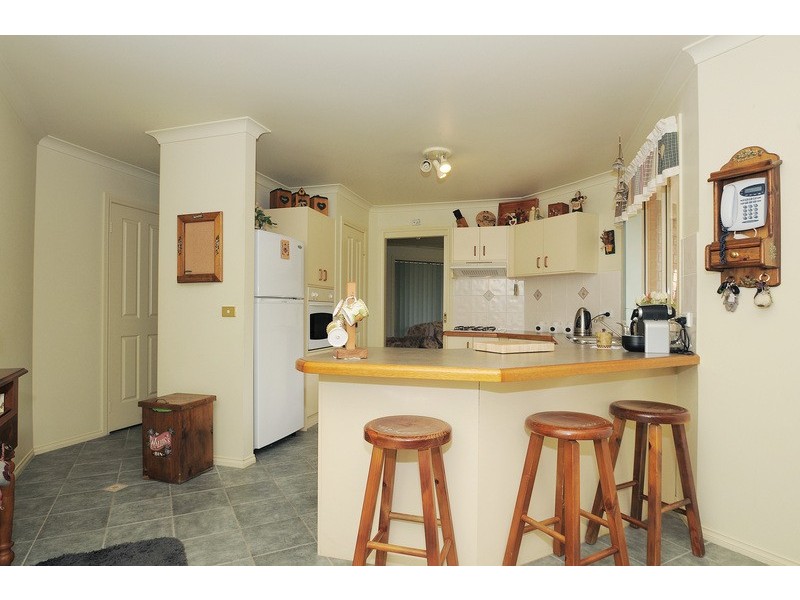 8 Jason Rd, Carrum Downs VIC 3201