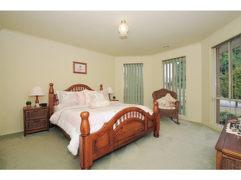 8 Jason Rd, Carrum Downs VIC 3201