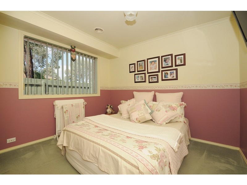 8 Jason Rd, Carrum Downs VIC 3201