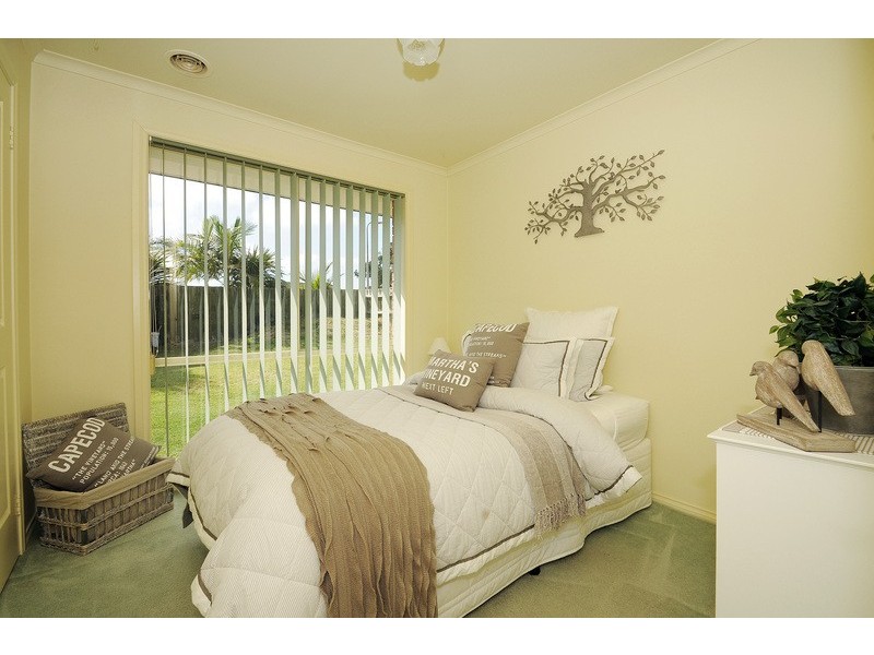 8 Jason Rd, Carrum Downs VIC 3201