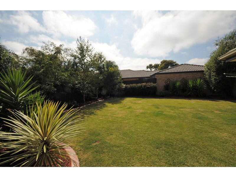 8 Jason Rd, Carrum Downs VIC 3201