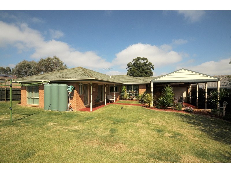 8 Jason Rd, Carrum Downs VIC 3201